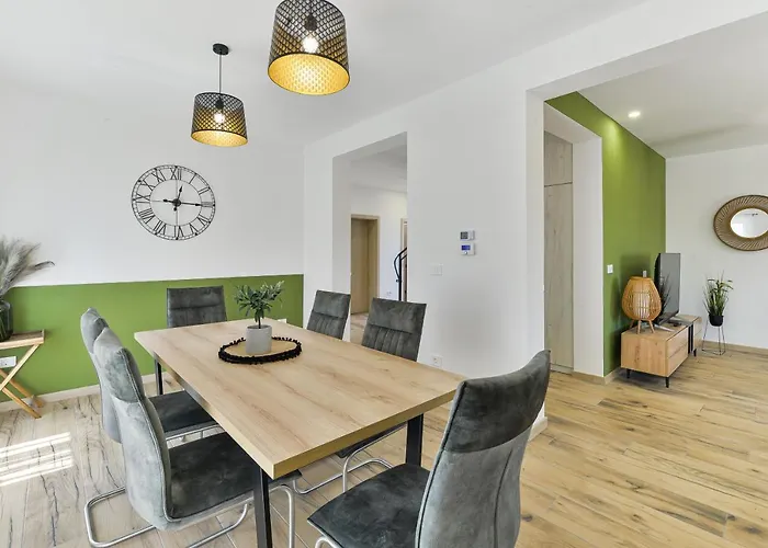 New Luxury With Swimming Pool, Sauna, Near - By Traveler Tourist Agency Krk Id 2380 Bedroom 4 别墅 *