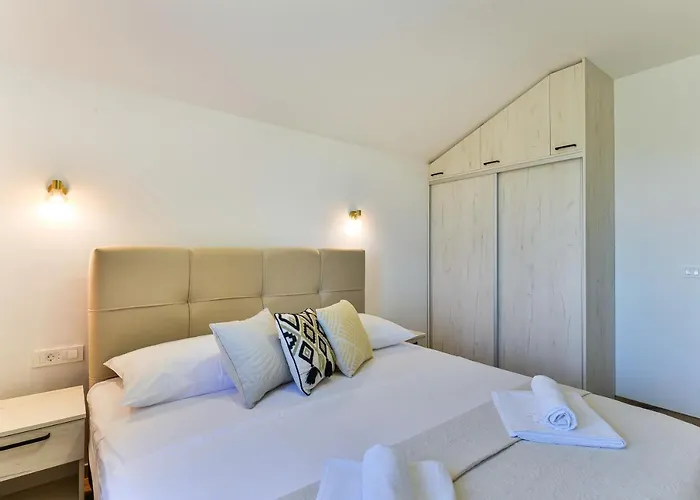 New Luxury With Swimming Pool, Sauna, Near - By Traveler Tourist Agency Krk Id 2380 Bedroom 4 * 普利拉卡