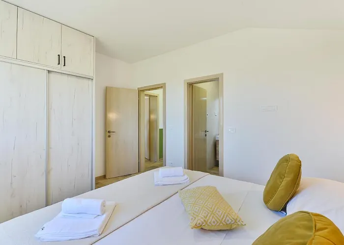 New Luxury With Swimming Pool, Sauna, Near - By Traveler Tourist Agency Krk Id 2380 Bedroom 4 别墅 普利拉卡
