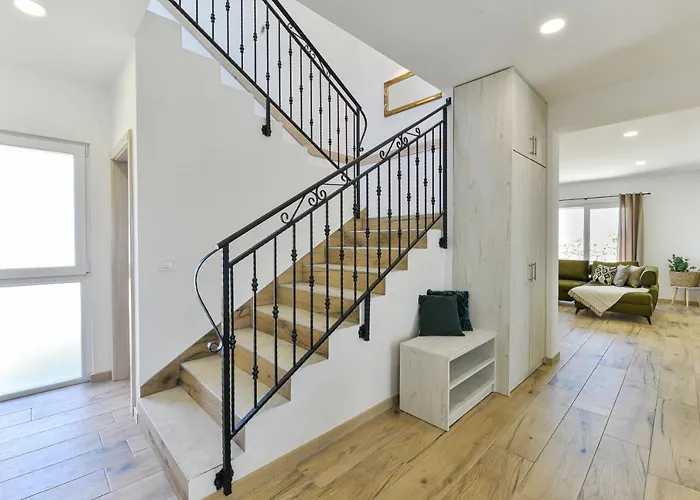 别墅 New Luxury With Swimming Pool, Sauna, Near - By Traveler Tourist Agency Krk Id 2380 Bedroom 4 普利拉卡