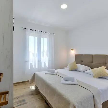 New Luxury With Swimming Pool, Sauna, Near - By Traveler Tourist Agency Krk Id 2380 Bedroom 4 Privlaka (Zadar)