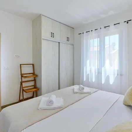 New Luxury With Swimming Pool, Sauna, Near - By Traveler Tourist Agency Krk Id 2380 Bedroom 4 Vila